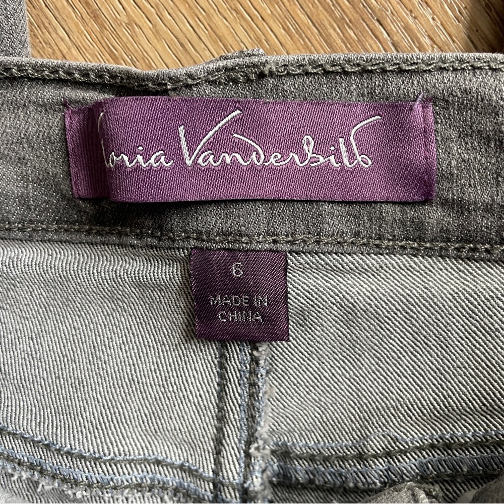 Gloria Vanderbilt Amanda Grey Gray Ankle Cropped Jeans with Distressed Hem 6 - Picture 2 of 7